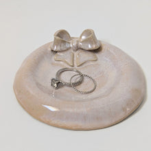 Load image into Gallery viewer, Coquette Bow Ring Dish
