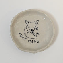 Load image into Gallery viewer, Foxy Mama and Baby Dish 0032
