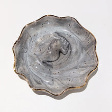 Load image into Gallery viewer, Marble jewelry dish with 18k gold rim 3
