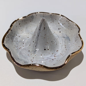 Marble jewelry dish with 18k gold rim 5