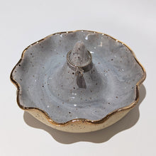Load image into Gallery viewer, Marble jewelry dish with 18k gold rim 6
